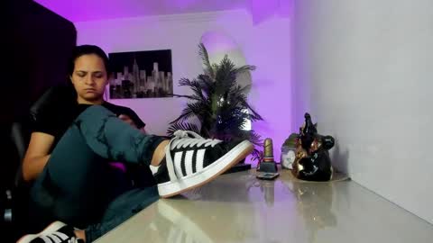 Snapshot of amaia_bushida chatting on 09-22-25, 01:51 anny online show from 09-22-25, 01:51