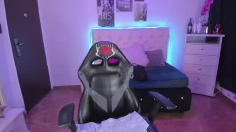 Snapshot of amaia_daniells chatting on 12-17-24, 04:45 B I A N C A online show from 12-17-24, 04:45