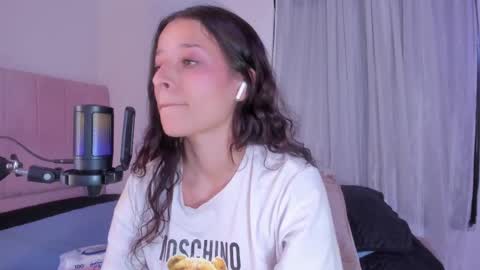 Snapshot of amaia_daniells chatting on 02-15-25, 07:06 B I A N C A online show from 02-15-25, 07:06