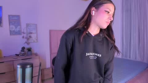 Snapshot of amaia_daniells chatting on 03-05-25, 03:08 B I A N C A online show from 03-05-25, 03:08