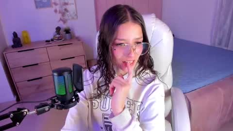 Snapshot of amaia_daniells chatting on 03-11-25, 03:48 B I A N C A online show from 03-11-25, 03:48