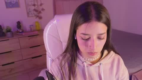 Snapshot of amaia_daniells chatting on 11-19-25, 03:17 B I A N C A online show from 11-19-25, 03:17