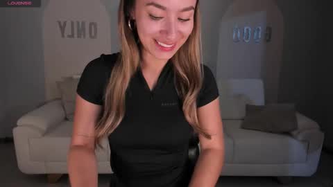 Amaia Haywood online show from 10-31-25, 07:59