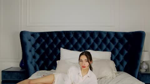 Snapshot of amaliaallon chatting on 01-28-25, 12:22 Amalia online show from 01-28-25, 12:22