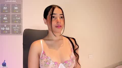 Amalia    real MIA  online show from 04-12-26, 12:37