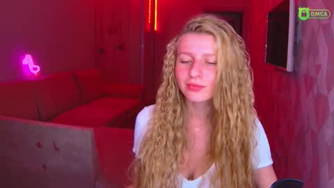 Snapshot of amaliaqueen999 chatting on 11-28-25, 03:25 Amalia online show from 11-28-25, 03:25