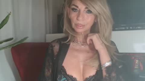 Snapshot of amanda0803 chatting on 09-23-25, 10:18 Angel or Demon online show from 09-23-25, 10:18