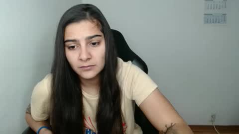 Snapshot of amanda5star chatting on 11-19-25, 12:16 The queen of the biceps online show from 11-19-25, 12:16