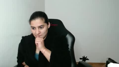 The queen of the biceps  online show from 04-14-26, 02:50