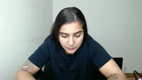 The queen of the biceps  online show from 04-17-26, 09:51