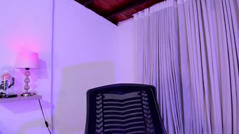 Luisa online show from 02-28-25, 01:58