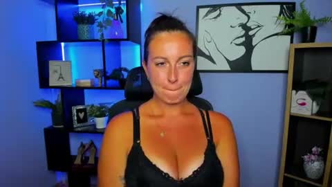 Snapshot of amanda_burn chatting on 07-30-26, 02:38 Amanda online show from 07-30-26, 02:38