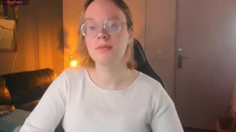 Snapshot of amanda_butlerr chatting on 10-11-25, 09:19 Hi im Amanda online show from 10-11-25, 09:19