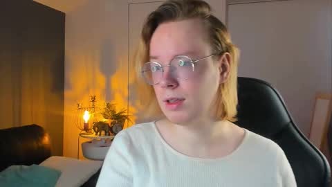 Snapshot of amanda_butlerr chatting on 10-18-25, 10:05 Hi im Amanda online show from 10-18-25, 10:05