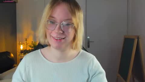 Snapshot of amanda_butlerr chatting on 11-15-25, 09:28 Hi im Amanda online show from 11-15-25, 09:28