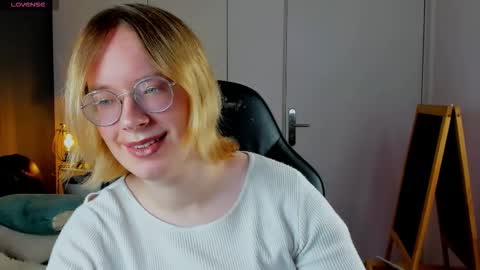 Snapshot of amanda_butlerr chatting on 11-19-25, 08:31 Hi im Amanda online show from 11-19-25, 08:31