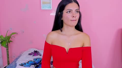 Snapshot of amanda_lorense chatting on 12-25-24, 04:54 Thalia online show from 12-25-24, 04:54