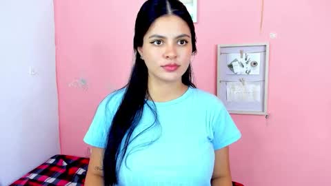 Snapshot of amanda_lorense chatting on 09-24-25, 03:43 Thalia online show from 09-24-25, 03:43