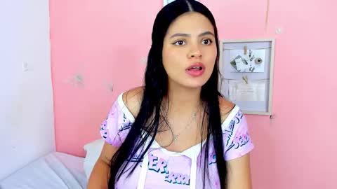 Snapshot of amanda_lorense chatting on 11-15-25, 04:43 Thalia online show from 11-15-25, 04:43