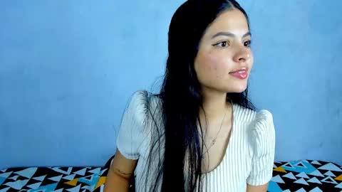 Snapshot of amanda_lorense chatting on 02-13-26, 05:03 Thalia online show from 02-13-26, 05:03