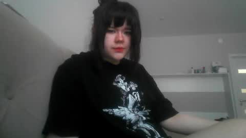 Snapshot of amanda_mia chatting on 04-13-26, 11:37 amanda_mia online show from 04-13-26, 11:37