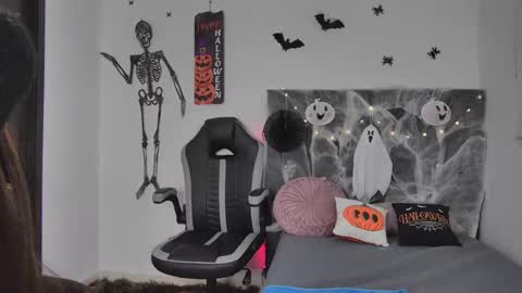 Snapshot of amandabrooks_18 chatting on 10-07-25, 05:48 Amanda online show from 10-07-25, 05:48