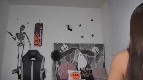 Snapshot of amandabrooks_18 chatting on 10-16-25, 01:39 Amanda online show from 10-16-25, 01:39