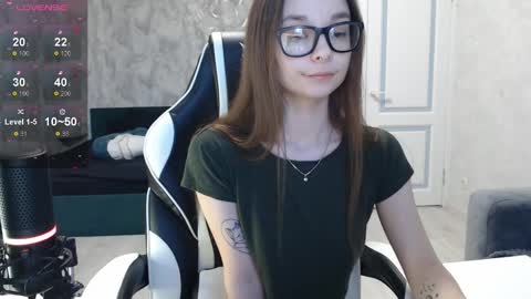 Mila online show from 02-06-25, 02:15