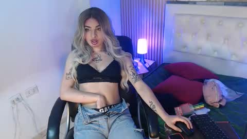 Snapshot of amapola_hs chatting on 10-14-25, 11:16 amapola_hs online show from 10-14-25, 11:16