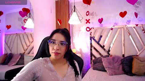 Snapshot of amara_davis1 chatting on 04-28-26, 02:38 amara_davis1 online show from 04-28-26, 02:38