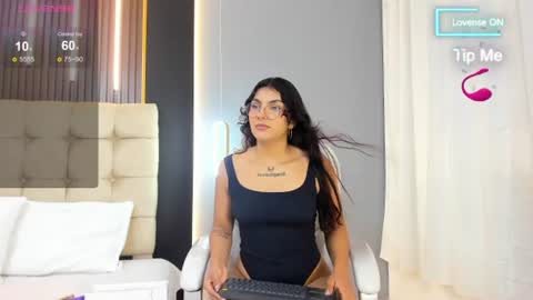 Snapshot of amara_lune chatting on 06-19-26, 02:32 online show from 06-19-26, 02:32