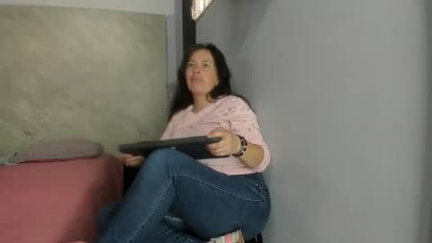 Snapshot of amara_luxe chatting on 11-20-25, 08:19 amara_luxe online show from 11-20-25, 08:19