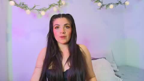 Snapshot of amara_vega chatting on 12-17-25, 05:13 Amara Vega online show from 12-17-25, 05:13