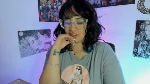 Snapshot of amaryllis_vizcaya chatting on 12-14-25, 10:14 Katt online show from 12-14-25, 10:14