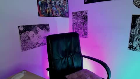 Snapshot of amaryllis_vizcaya chatting on 12-21-25, 12:07 Katt online show from 12-21-25, 12:07