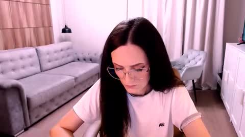 Snapshot of amazingeyes89 chatting on 11-24-25, 10:48 Izza online show from 11-24-25, 10:48