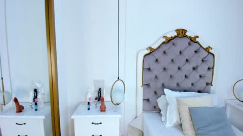 Snapshot of ambar_adamss chatting on 01-15-25, 02:13 Sara online show from 01-15-25, 02:13