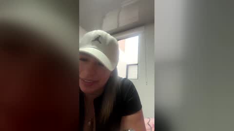 Snapshot of ambar_cortes chatting on 02-05-26, 09:52 ambar_cortes online show from 02-05-26, 09:52