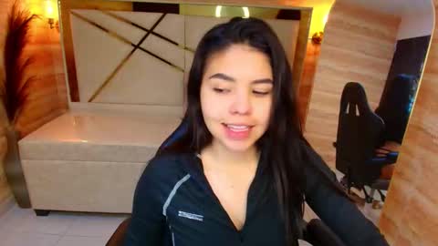 Snapshot of ambarina_r chatting on 10-18-25, 03:31 Ambarina online show from 10-18-25, 03:31