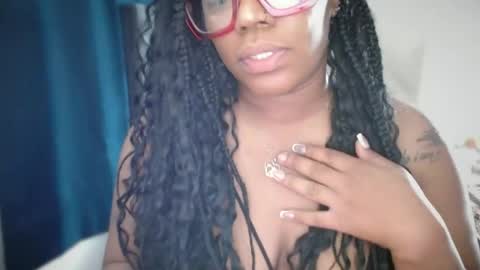 Snapshot of ambarose88 chatting on 05-17-26, 03:48 Amoya online show from 05-17-26, 03:48