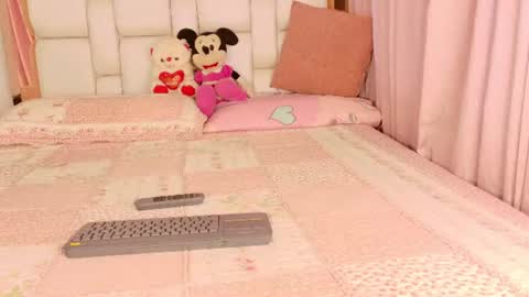 Snapshot of ambarrossi_ chatting on 06-15-26, 11:34 online show from 06-15-26, 11:34