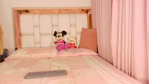 Snapshot of ambarrossi_ chatting on 06-16-26, 11:02 online show from 06-16-26, 11:02