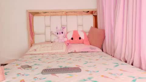 Snapshot of ambarrossi_ chatting on 07-19-26, 01:15 online show from 07-19-26, 01:15