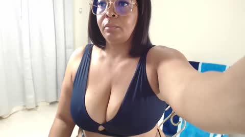 Snapshot of ambarsofhia chatting on 02-02-25, 02:27 Amber Sofhia online show from 02-02-25, 02:27