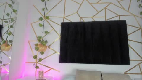 Snapshot of ambeer_rousess chatting on 01-30-25, 07:37 Amber online show from 01-30-25, 07:37