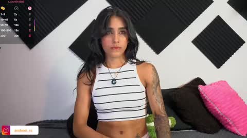 Snapshot of ambeer_rousess chatting on 09-20-25, 12:33 Amber online show from 09-20-25, 12:33
