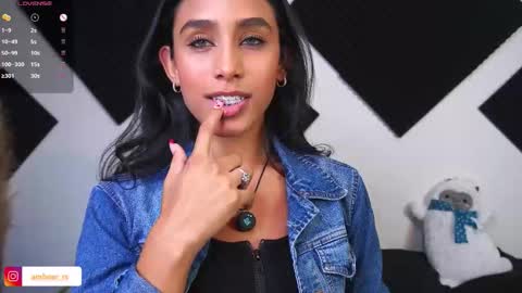 Snapshot of ambeer_rousess chatting on 10-02-25, 01:23 Amber online show from 10-02-25, 01:23