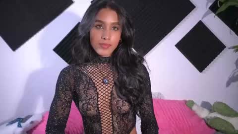 Snapshot of ambeer_rousess chatting on 11-02-25, 01:08 Amber online show from 11-02-25, 01:08