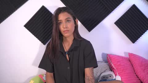 Snapshot of ambeer_rousess chatting on 12-14-25, 08:35 Amber online show from 12-14-25, 08:35