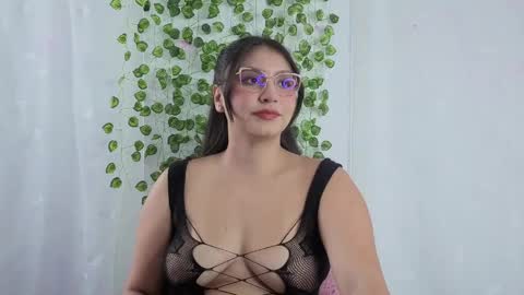 Snapshot of amber__muse chatting on 06-08-26, 02:50 Amber online show from 06-08-26, 02:50